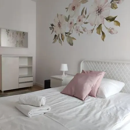 Lovely Vis-a-vis Medicover And Paley Institute Apartman *